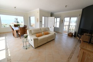 Télévision, cheminée