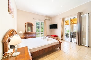 3 bedrooms, iron/ironing board, free WiFi, bed sheets - Pet-Friendly Apartment Giourgas House with Mountain View & Terrace (Corfu)