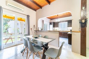 Dining - Pet-Friendly Apartment Giourgas House with Mountain View & Terrace (Corfu)