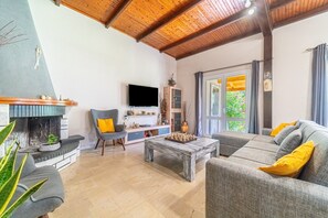 TV, fireplace, ping pong - Pet-Friendly Apartment Giourgas House with Mountain View & Terrace (Corfu)