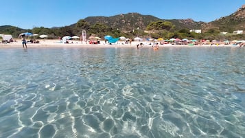 Una spiaggia nelle vicinanze