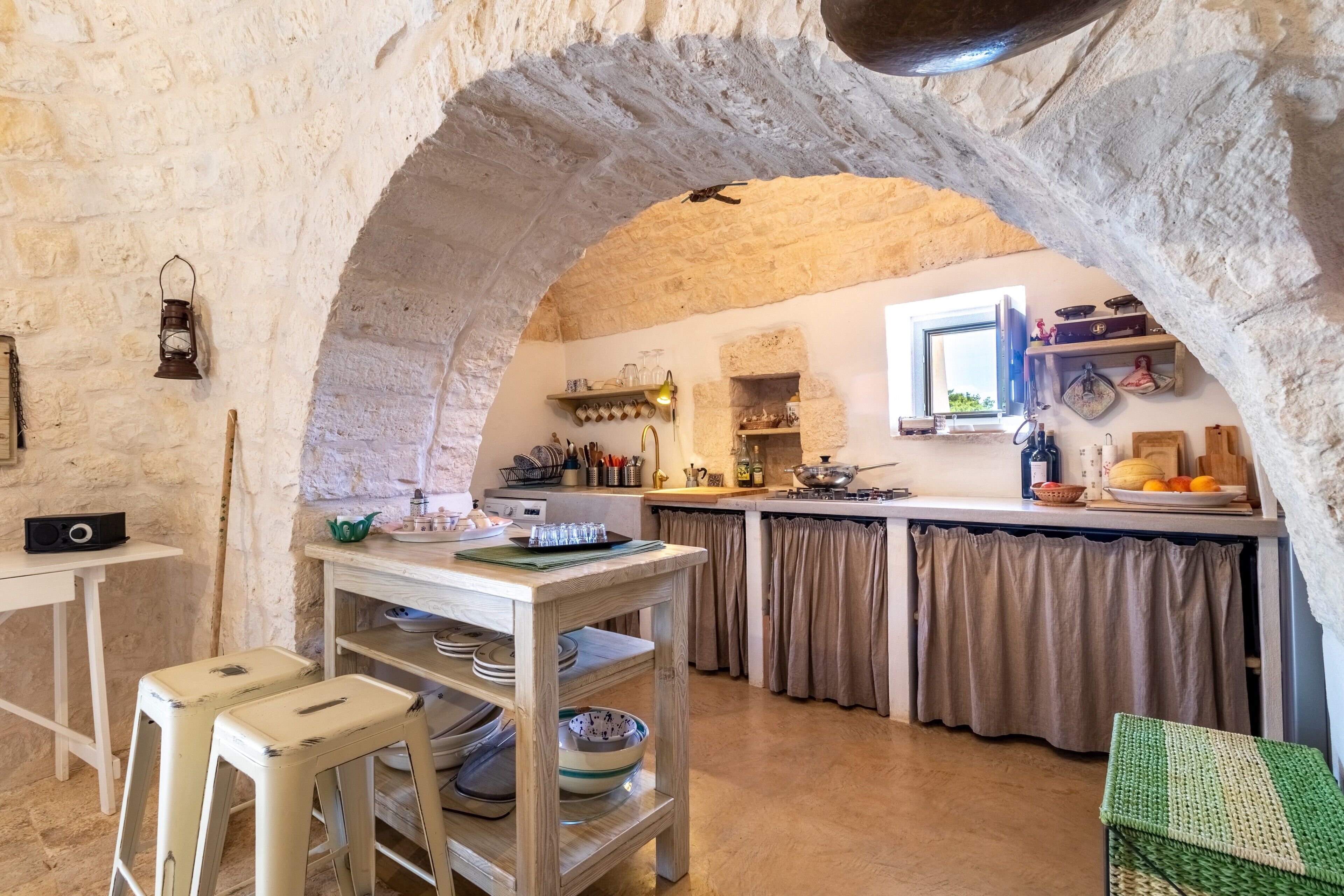 Refrigerador, horno, placa de cocina, cafetera/tetera