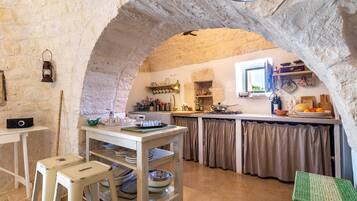 Refrigerador, horno, placa de cocina, cafetera/tetera