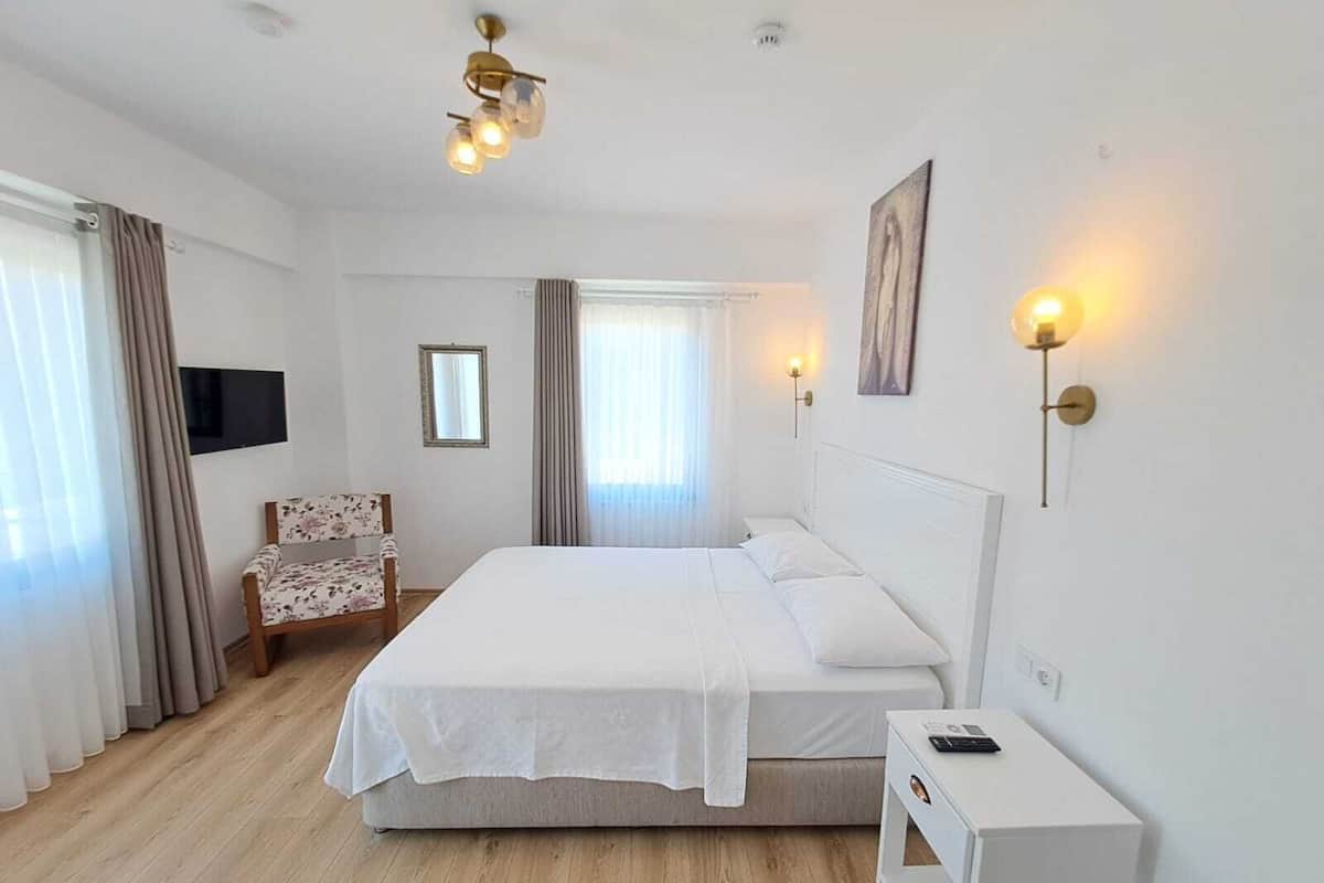 Habitació Deluxe, balcó, vistes al jardí | 1 dormitori, roba de llit d'alta qualitat, minibar i wifi gratuïta