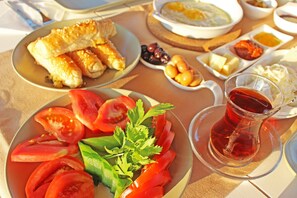 Free daily continental breakfast - Bozcaada Hülyada (Bozcaada)
