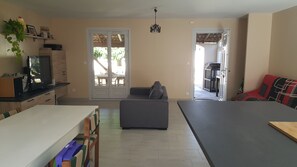 TV - Maison Dans Lotissement Calme Avec Jacuzzi (Cabannes)