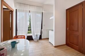 Interior - Apartment Civico22 - Bilo 3 with Balcony, A/C & Wi-Fi (Peschiera del Garda)