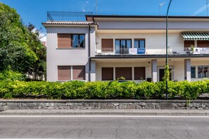 Exterior - Studio Apartment Civico22 - Mans 1 with Terrace, A/C & Wi-Fi (Peschiera del Garda)