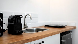 Coffee/tea maker, fridge, microwave, oven - Apartment 'Vexèr 3' with Sea View, Wi-Fi and Air Conditioning (Vejer)