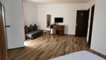 Suite | Minibar, free WiFi, bed sheets