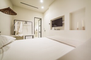Economy Room | Premium bedding, memory foam beds, minibar, in-room safe