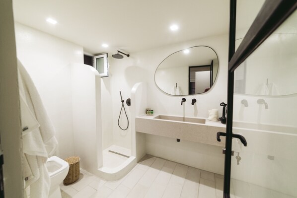 Economy Room | Premium bedding, memory foam beds, minibar, in-room safe