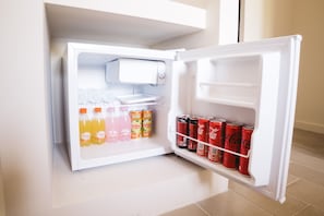 Luxe beddengoed, bedden met traagschuimmatras, een minibar