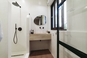 Exclusive Room | Bathroom | Shower, rainfall showerhead, towels