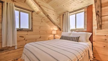 1 bedroom, desk, free internet, bed sheets