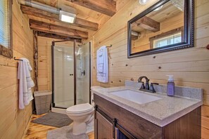 Kostenlose Toilettenartikel, Haartrockner, Handtücher