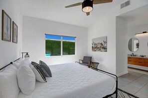 3 bedrooms, desk, iron/ironing board, free WiFi