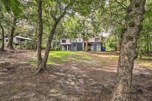 Property grounds - Suwannee Riverfront Home: Grill, Near Springs (Branford)