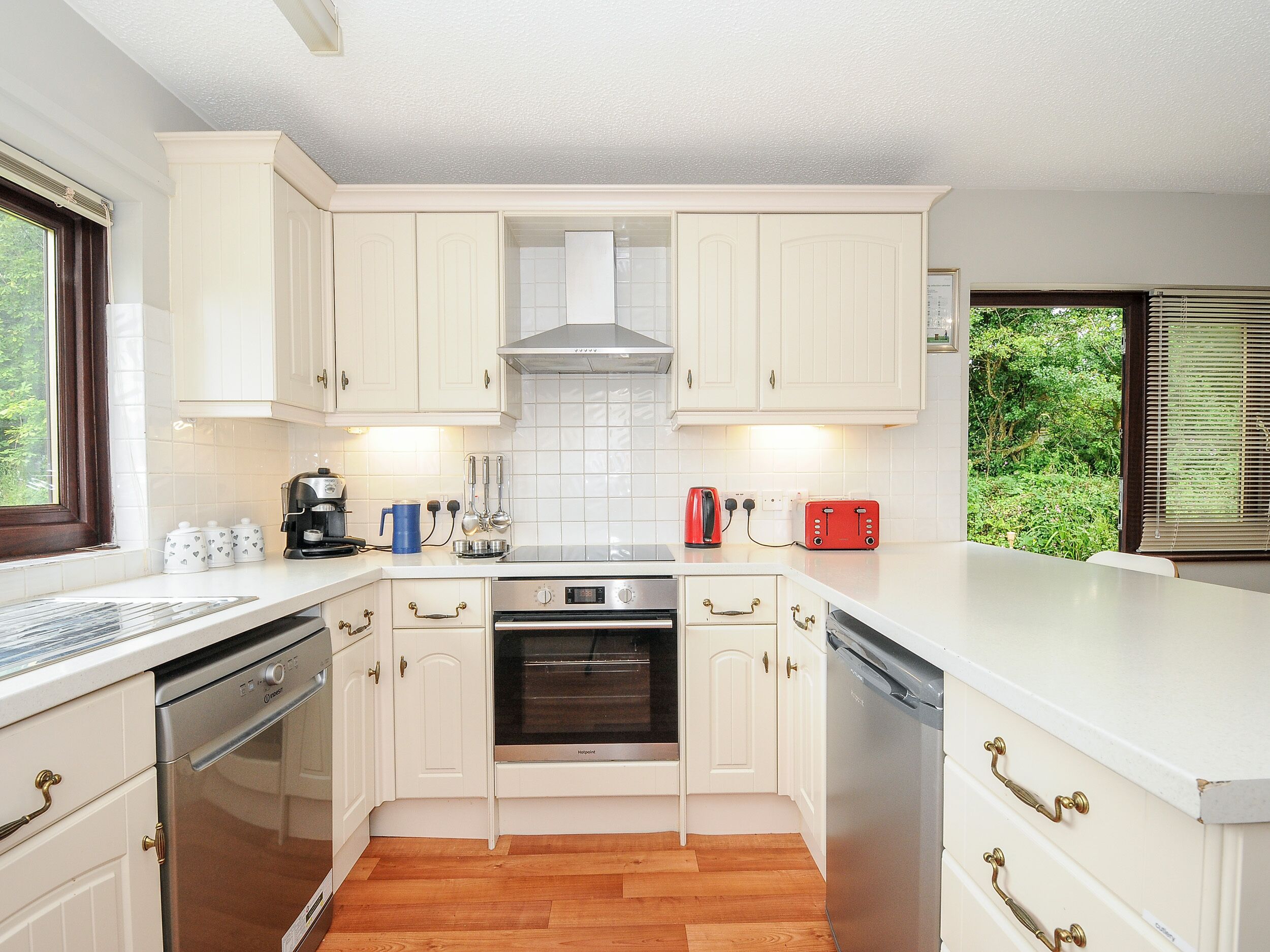 Cottage | Private kitchen | Fridge, dishwasher, electric kettle, toaster