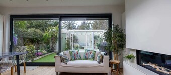 Luxe 3 Bed property with beautiful garden room.