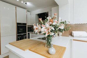 Fridge, microwave, oven, stovetop