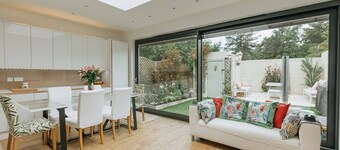 Luxe 3 Bed property with beautiful garden room.