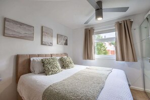 3 habitaciones, escritorio, tabla de planchar con plancha y wifi 