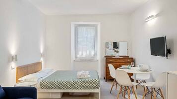 1 camera, ferro/asse da stiro