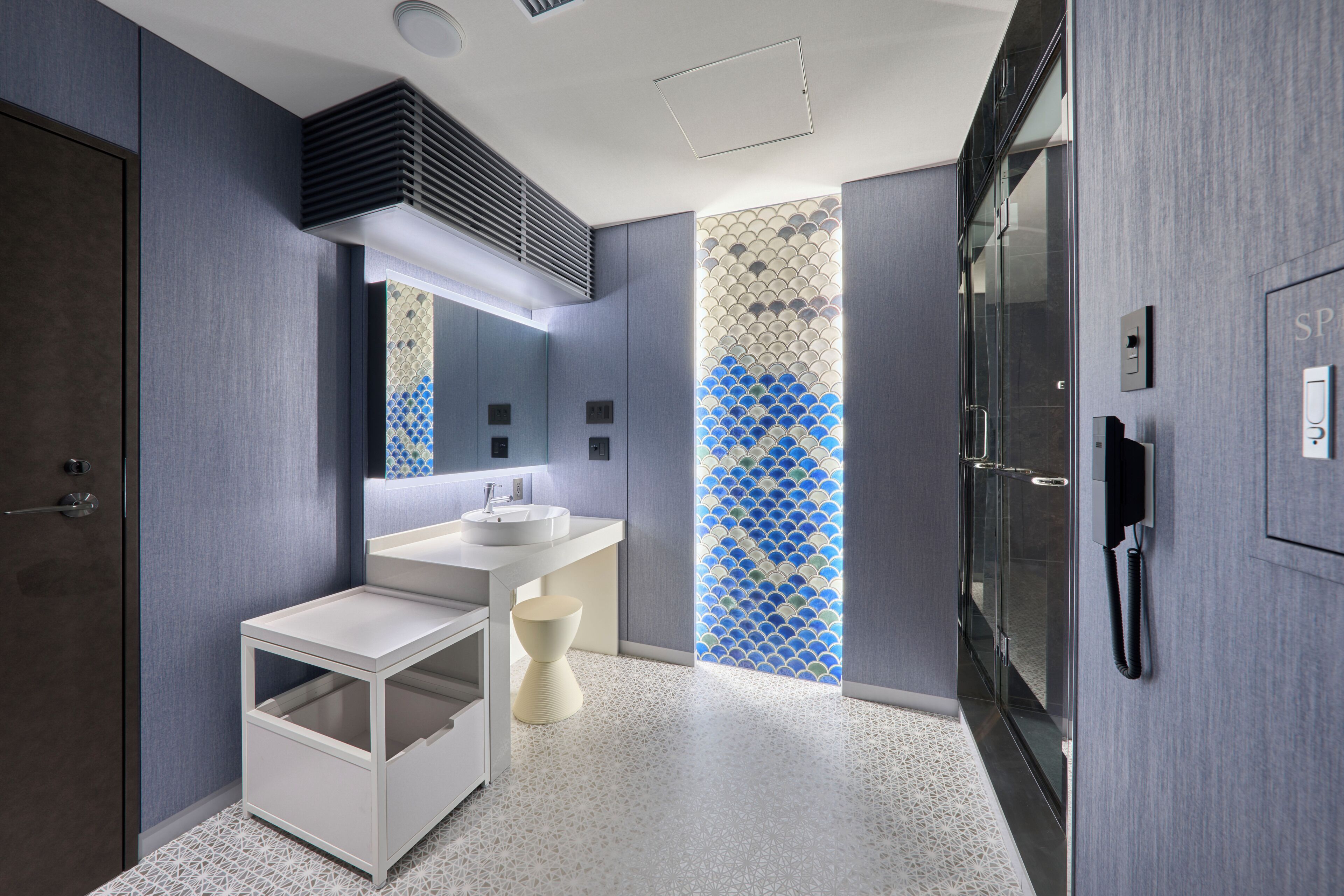 Private spa tub