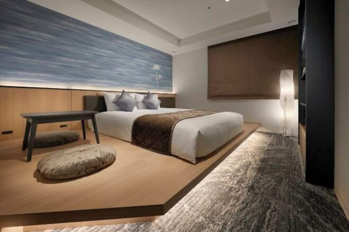 In-room safe, free WiFi, bed sheets