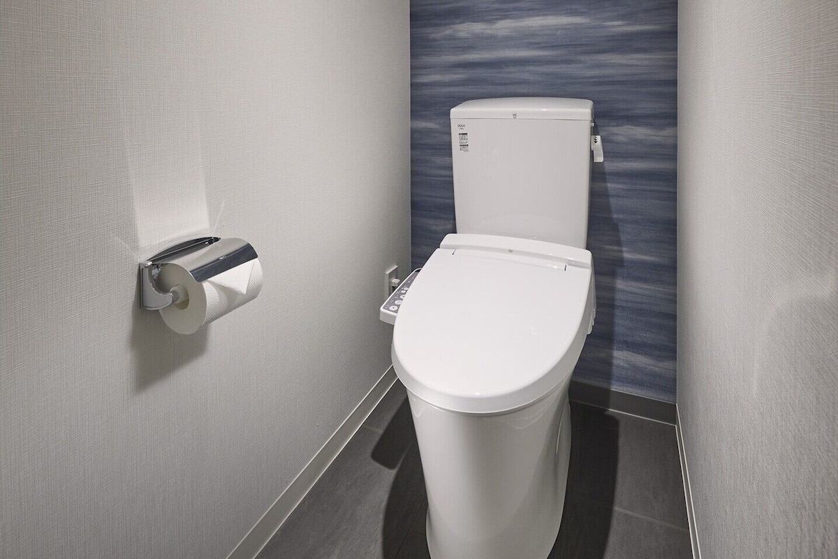 In-room safe, free WiFi, bed sheets