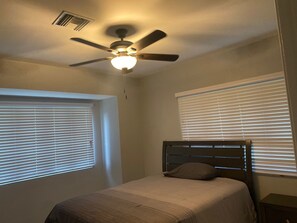 4 Schlafzimmer, Bügeleisen/Bügelbrett, kostenloses WLAN