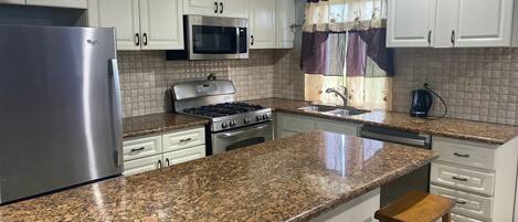 Fridge, microwave, stovetop, dishwasher