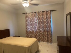 4 Schlafzimmer, Bügeleisen/Bügelbrett, kostenloses WLAN