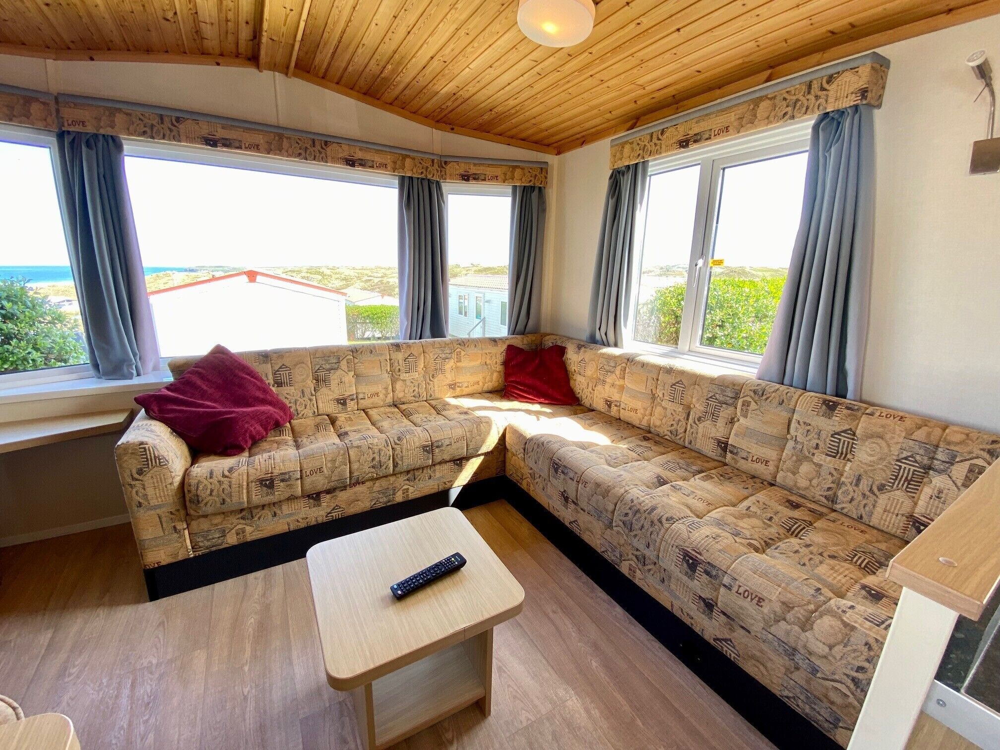 6 Berth Superior Caravan Seaview | Bed sheets