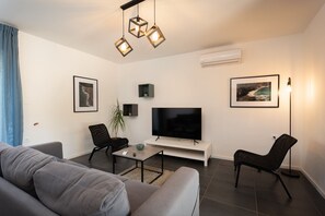 Smart TV - Countryside villa with 6 bedrooms and large pool (Nedešćina)