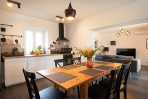 Dining - Countryside villa with 6 bedrooms and large pool (Nedešćina)