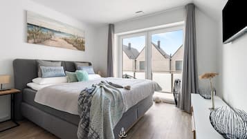 3 bedrooms, iron/ironing board, travel crib, free WiFi