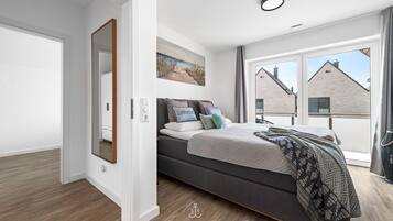 3 Schlafzimmer, Schreibtisch, Bügeleisen/Bügelbrett, Reisekinderbett