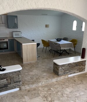 Fridge, microwave, oven, stovetop - Renovated apartment on the 1st floor of a farmhouse 5 minutes' walk from Collioure (Collioure)