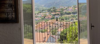 Renovated apartment on the 1st floor of a farmhouse 5 minutes' walk from Collioure