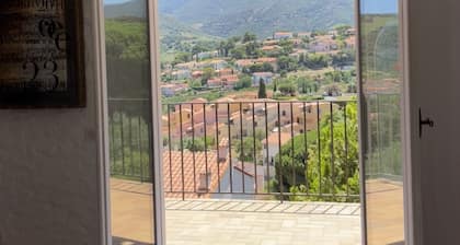 Renovated apartment on the 1st floor of a farmhouse 5 minutes' walk from Collioure