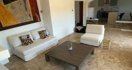 Renovated apartment on the 1st floor of a farmhouse 5 minutes' walk from Collioure