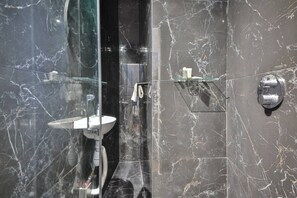 Hair dryer, towels - Triplex-6Pers-Porte Maillot-ArcdeTriomphe-Paris17 (Paris)