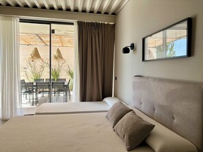 4 Schlafzimmer, Schreibtisch, Bügeleisen/Bügelbrett, Reisekinderbett