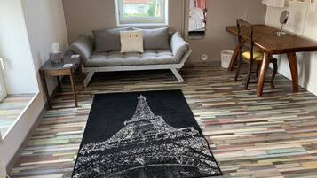 TV, fireplace, DVD player