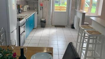 Refrigerador, microondas, horno y lavavajillas