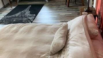 2 bedrooms, iron/ironing board, free WiFi, bed sheets