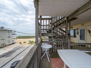Outdoor dining - Charming 2 bedroom condo ocean block mid-town! (Ocean City)