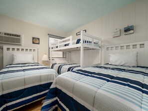 2 bedrooms, iron/ironing board, WiFi